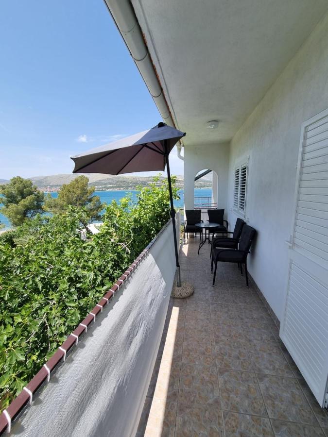 Apartment Mastrinka By The Sea -10M Trogir Exterior photo