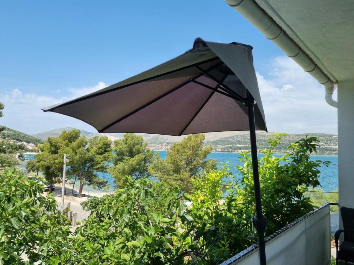 Apartment Mastrinka By The Sea -10M Trogir Exterior photo